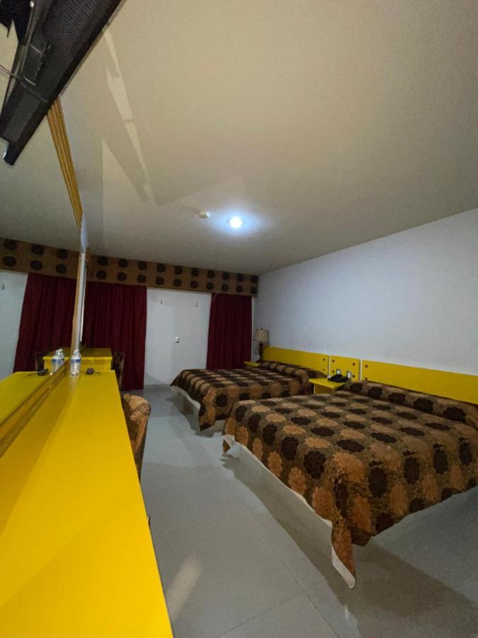 Palacio Rojo Hotel Familiar 莫雷利亚 外观 照片