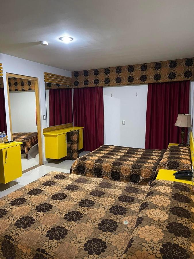 Palacio Rojo Hotel Familiar 莫雷利亚 外观 照片