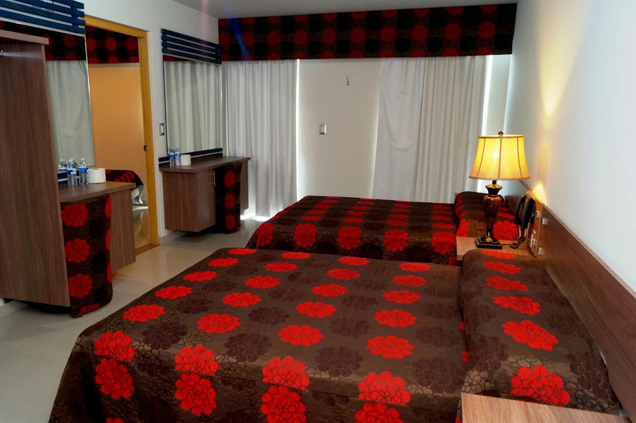 Palacio Rojo Hotel Familiar 莫雷利亚 外观 照片