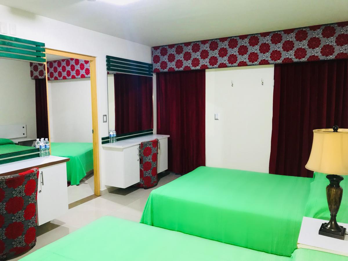 Palacio Rojo Hotel Familiar 莫雷利亚 外观 照片