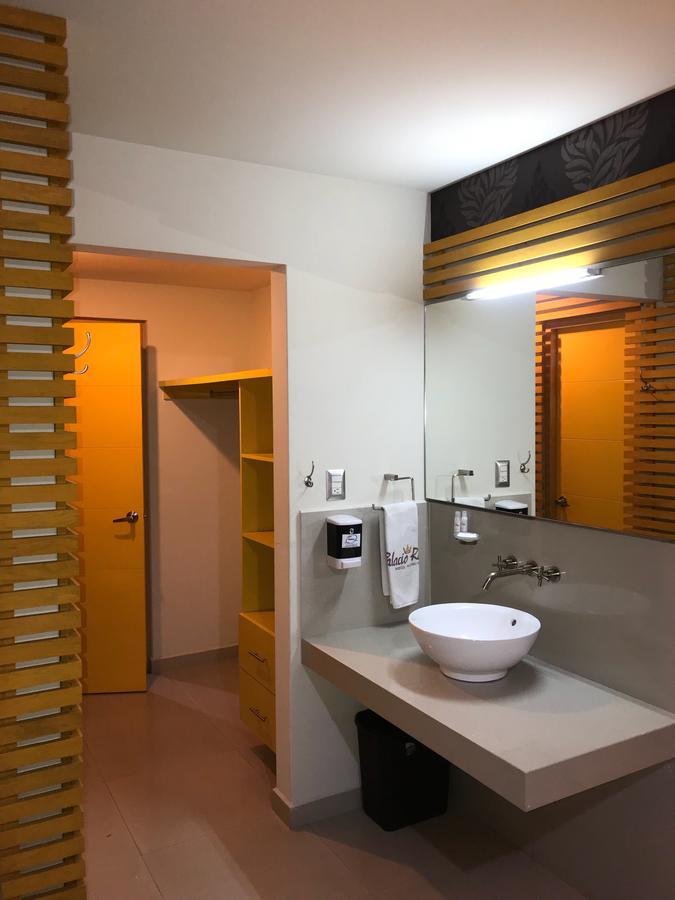 Palacio Rojo Hotel Familiar 莫雷利亚 外观 照片