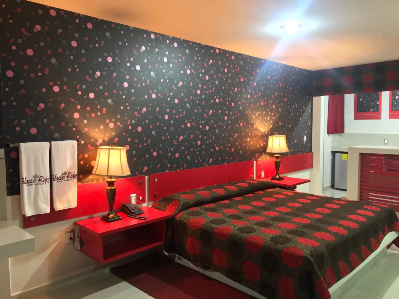 Palacio Rojo Hotel Familiar 莫雷利亚 外观 照片